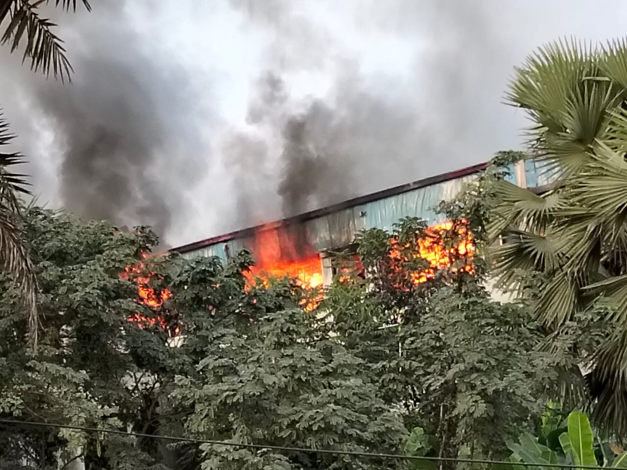 গাজীপুরের পূবাইলে কারখানায় আগুন, নিয়ন্ত্রণে ৫টি ইউনিট