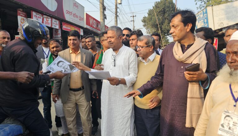 হাসপাতাল থেকে ফিরেই গণ সংযোগে ডা. বাচ্চু