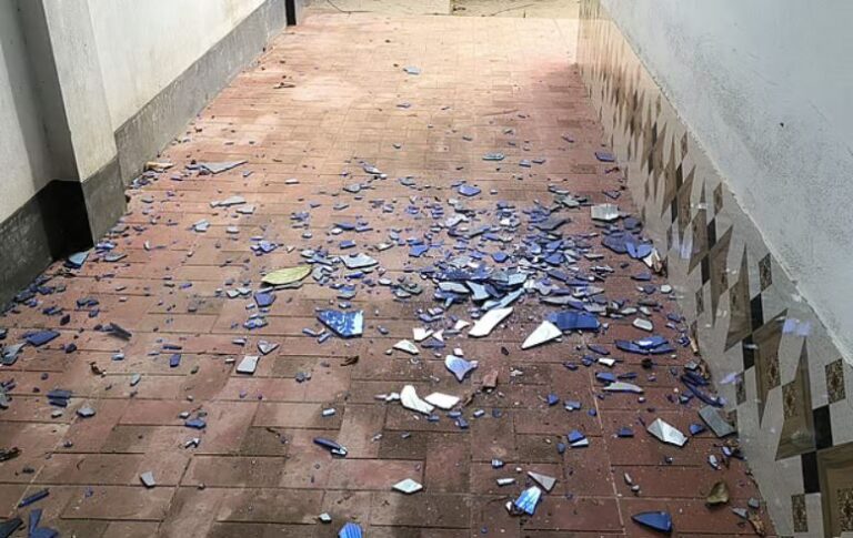 শরীয়তপুরে সংঘর্ষে শতাধিক ককটেল বিস্ফোরণ, ছুড়তে গিয়ে তরুণের হাত ক্ষতবিক্ষত