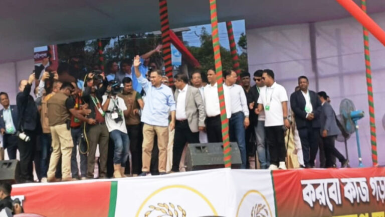 সমাবেশ মঞ্চে তারেক রহমান, ‎বেলস পার্ক যেন জনসমুদ্র