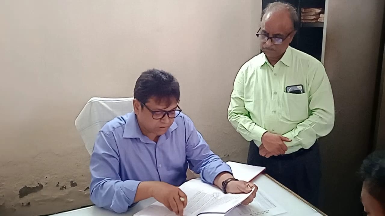 গাজীপুরে ভূমি তথ্য সংগ্রহ ও সেবা ক্যাম্প পরিদর্শন করলেন জেলা প্রশাসক